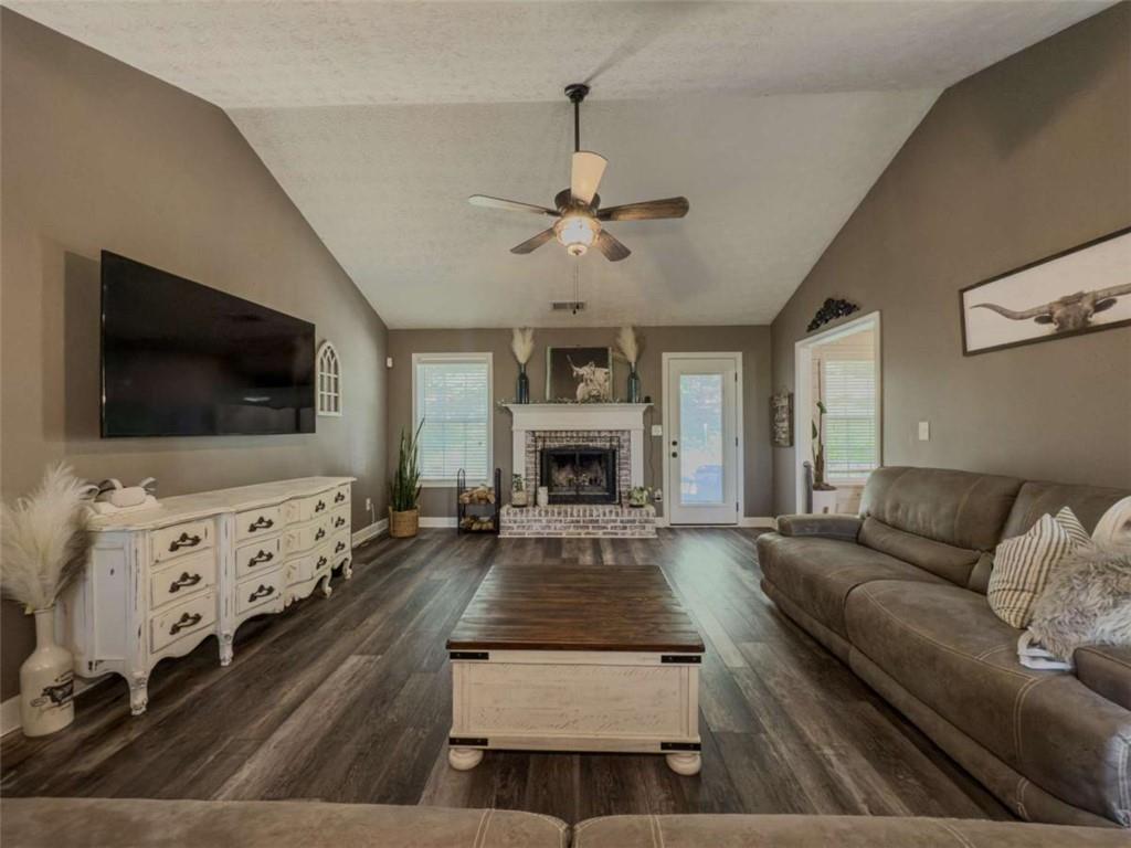 522 Plantation Creek Drive, Loganville, Georgia image 4