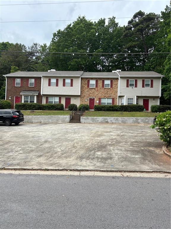 Brick front traditional with Two Bedrooms and Two Full Baths Plus a Half Bathroom in a Great Snellville Location off of Highway 78! The spacious Home features a Gas Stove/Oven & a Living Room with a Fireplace. Two parking places! Close to Walmart and Public Transit. Snellville's New City Center & Gwinnett County has more Parks than any other County in Georgia. Enjoy Snellville's Festivals, Farmer's Markets, Shops, Town Green, and Biking Trails. Quick Drive to Stone Mountain Park or Decatur City Fun! Make an appointment in Showingtime.