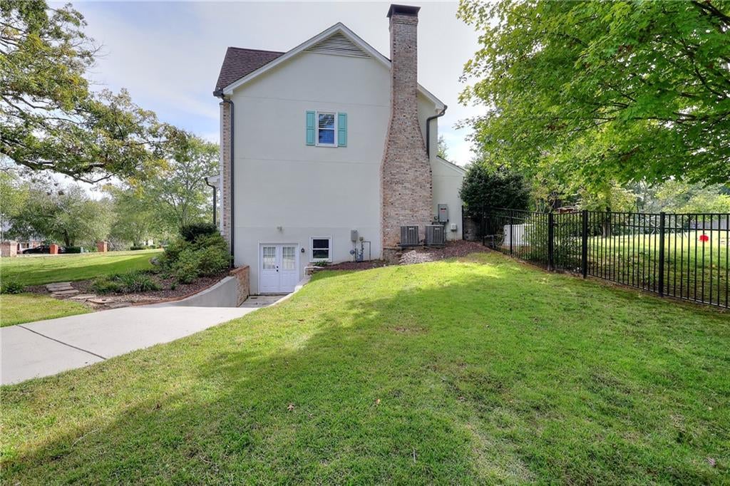 1321 Lakeshore Drive