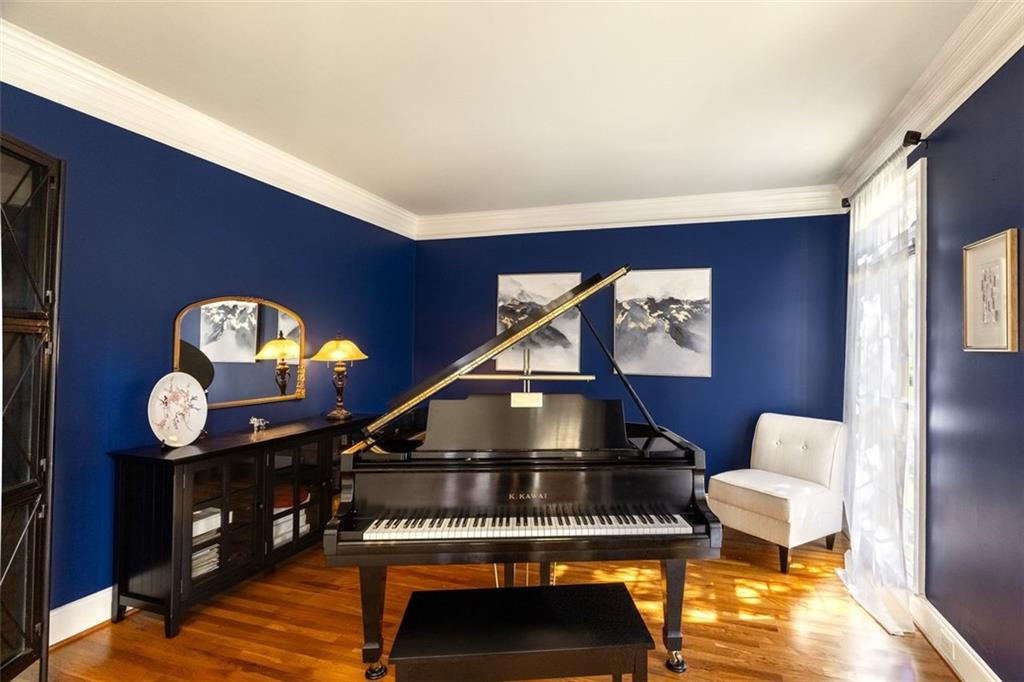 200 N Willow Court, Alpharetta, Georgia image 6