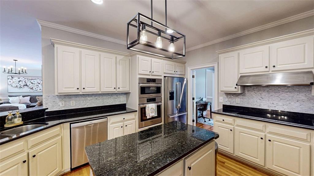 200 N Willow Court, Alpharetta, Georgia image 11
