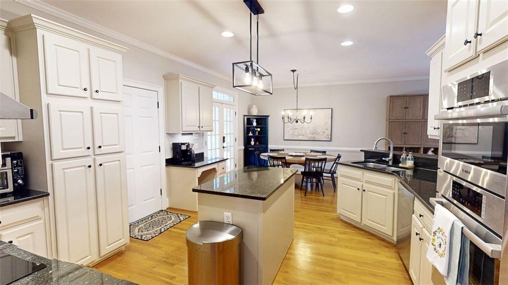 200 N Willow Court, Alpharetta, Georgia image 10