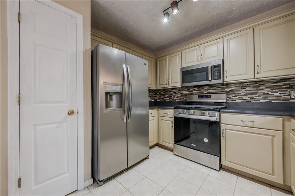 1130 Laurel Cove Drive, Snellville, Georgia image 21