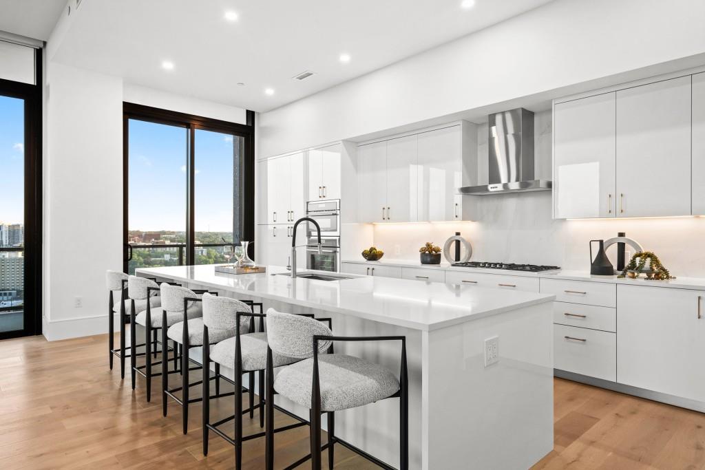 2425 Peachtree Road NE 1705