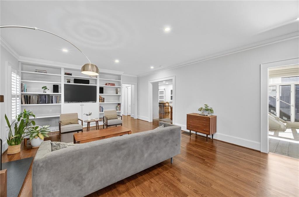 1019 N Virginia Avenue NE