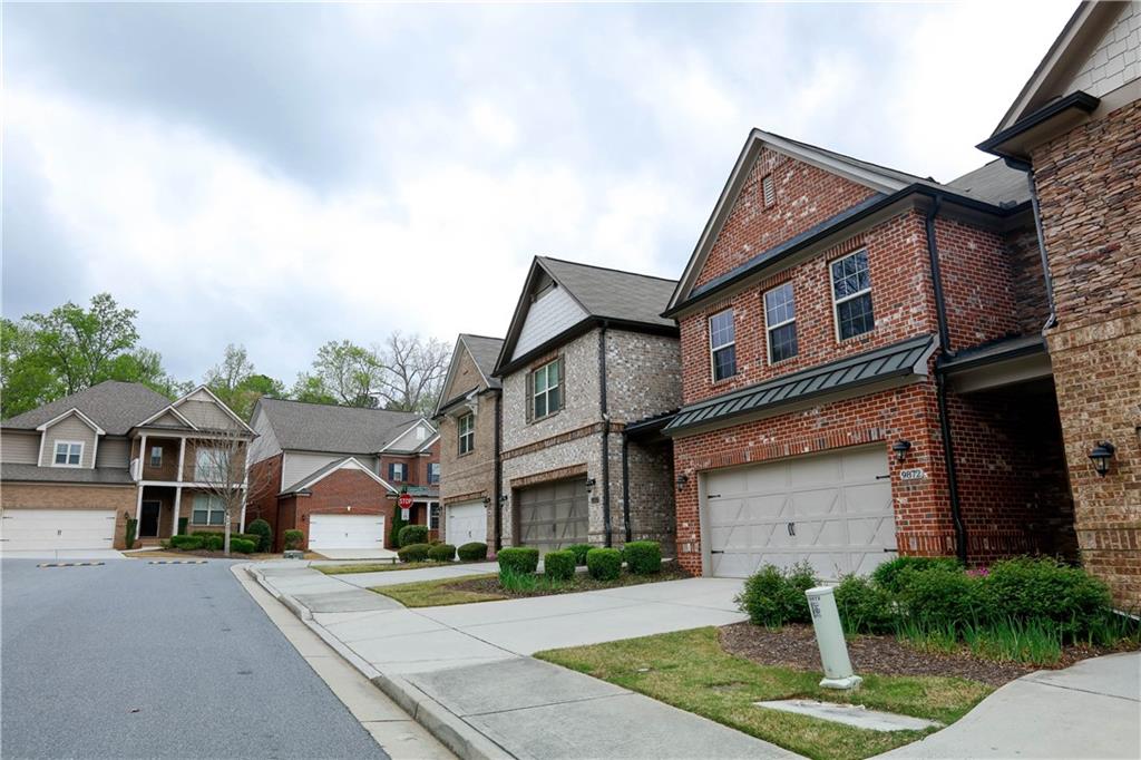 9872 Cameron Parc Circle, Johns Creek, Georgia image 3