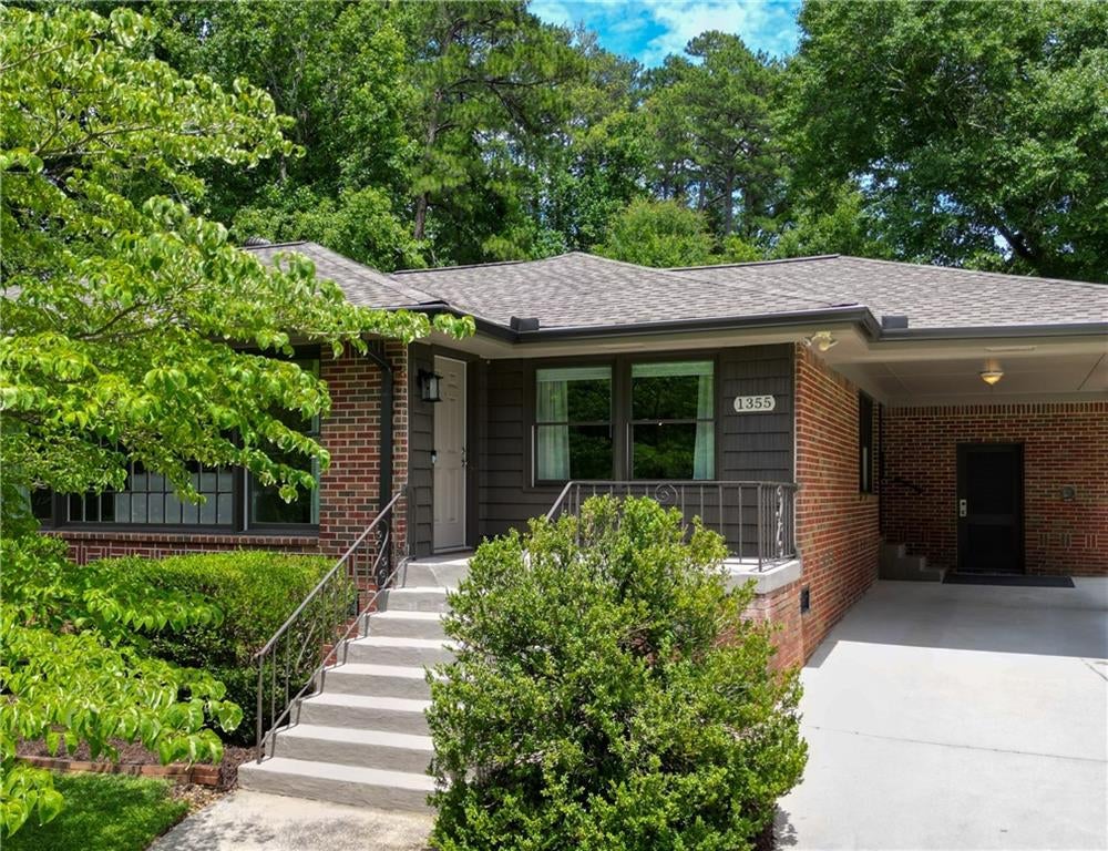 1355 Amanda Circle