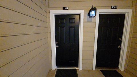 Photo of 1250 Parkwood Circle SE #1304, Atlanta, GA 30339 (MLS # 7712367)