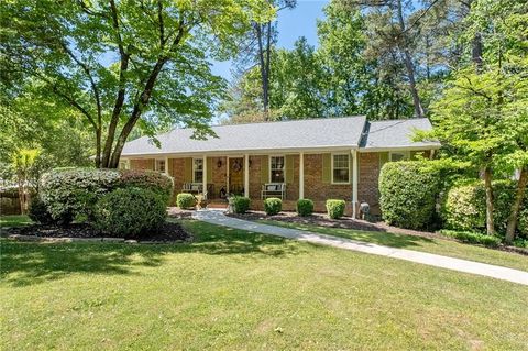Photo of 2951 Shillingford Court SE, Marietta, GA 30067 (MLS # 7753201)