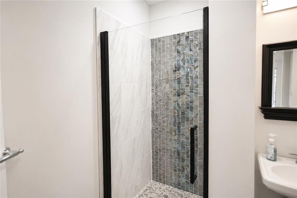 565 Peachtree Street NE 1404