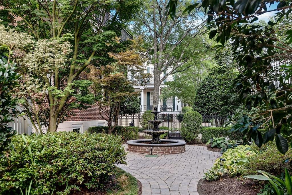 3869 Saint Elisabeth Square