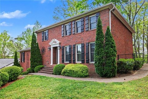 Photo of 205 Marsh Glen Point, Atlanta, GA 30328 (MLS # 7751100)