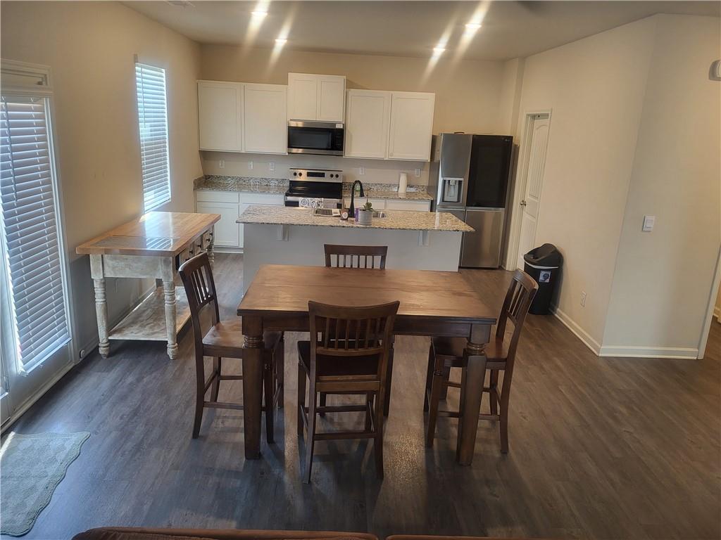 594 Starbuck Parkway