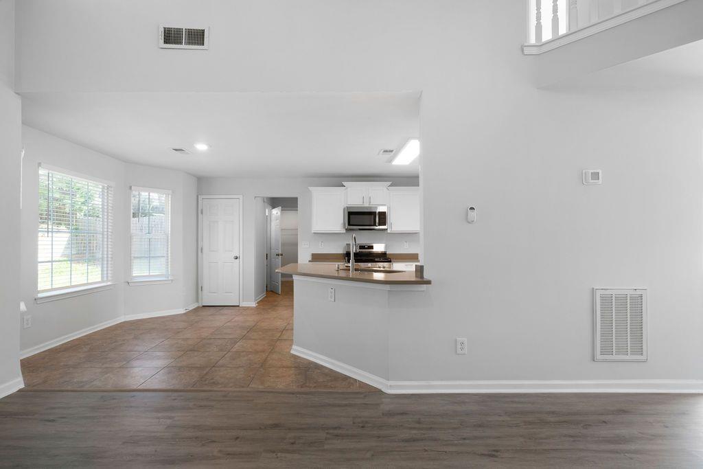 552 S Fortune Way, Dallas, Georgia image 6