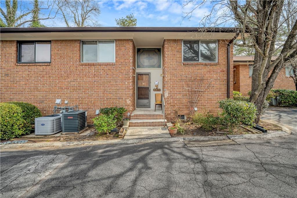 2570 Bradford Square, Atlanta, Georgia image 2