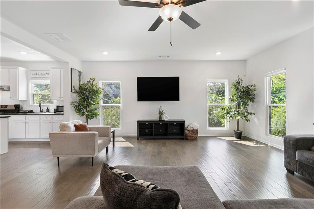 973 Mayson Turner Road NW