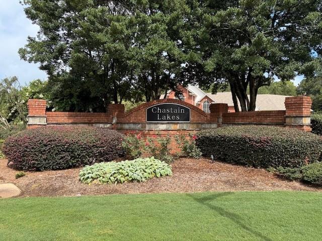 127 N Lakeside Drive NW