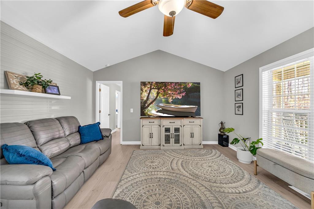112 Barnes Circle, Commerce, Georgia image 6