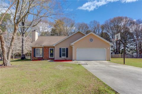 Homes For Sale - 2080 Blackberry Lane<br/> Auburn, GA 30011