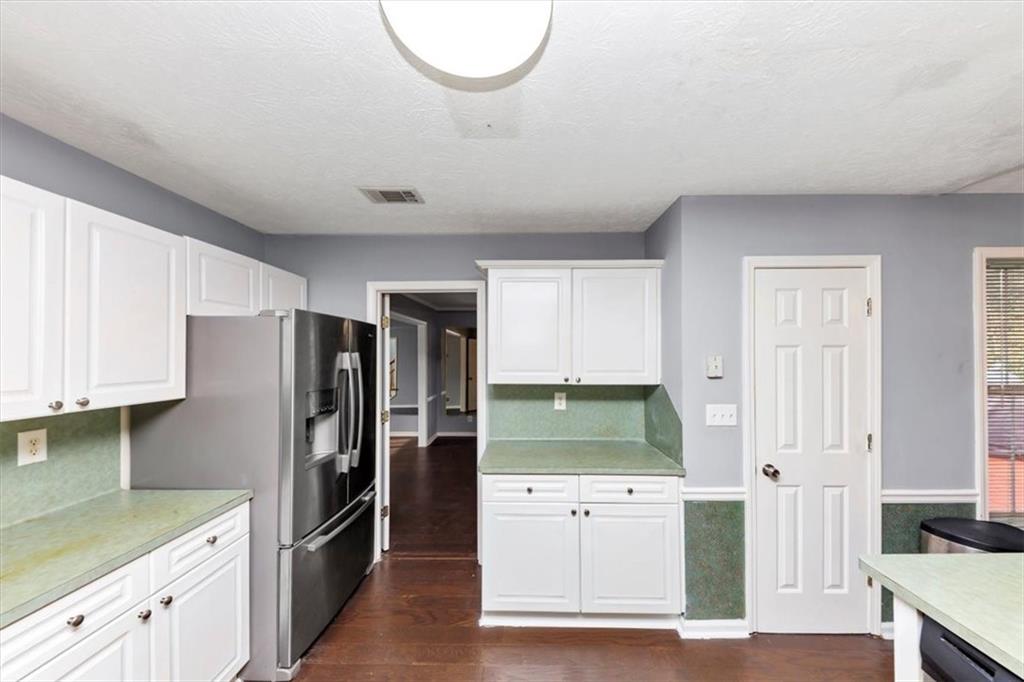 5705 Mountain Crescent