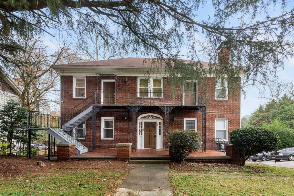 1351 Oxford Road NE 2