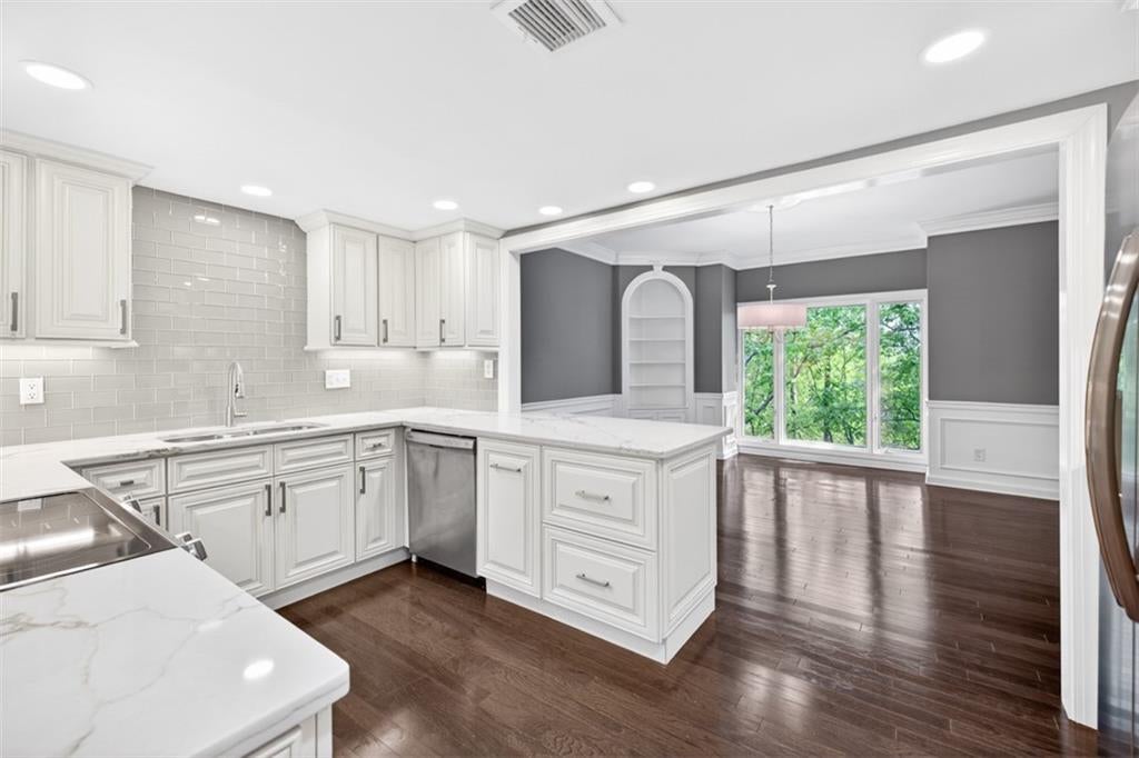 2769 Peachtree Road NE 10