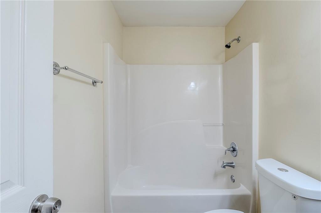 811 Betsy Ross Trail, Hampton, Georgia image 14