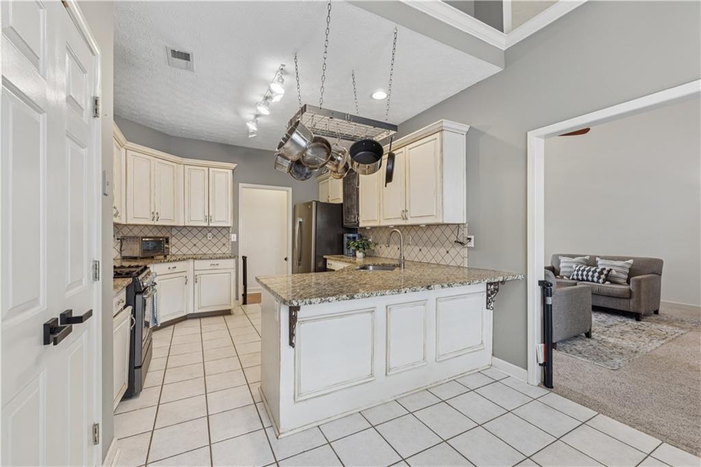 1020 Regency Drive, Acworth, Georgia image 9