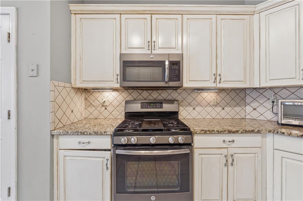 1020 Regency Drive, Acworth, Georgia image 8