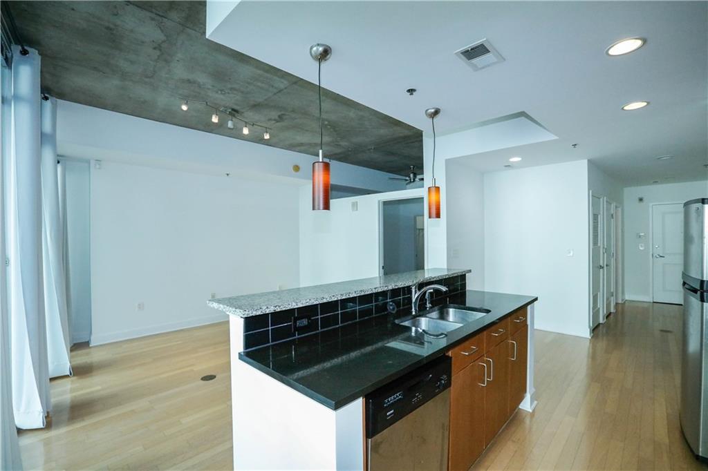 44 Peachtree Place NW 729