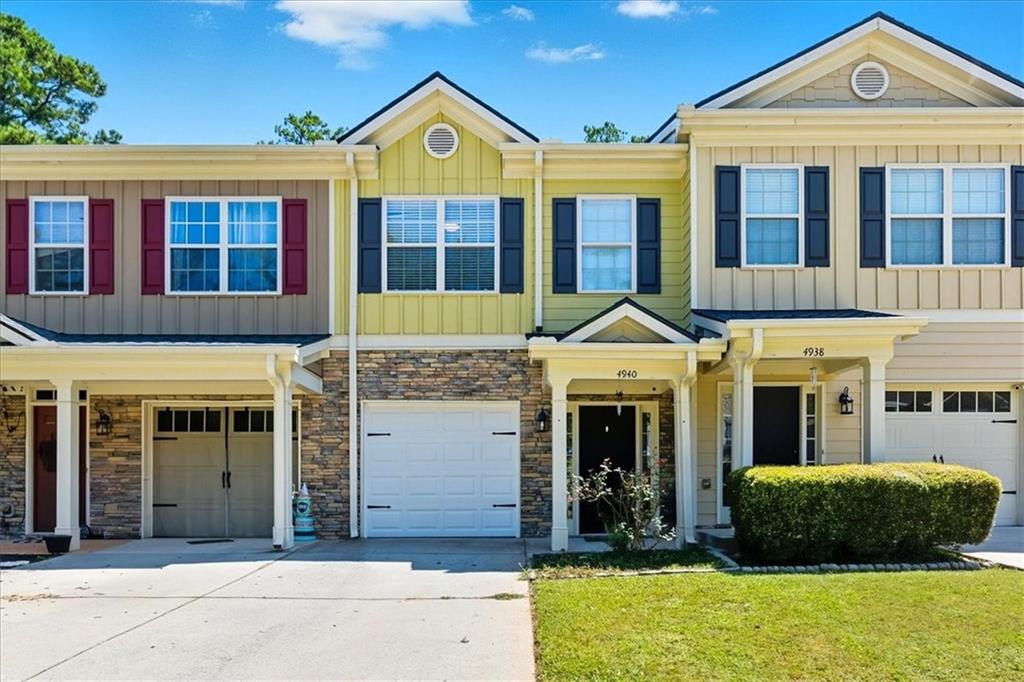 Stunning Renovated Townhome in the Heart of Acworth
Welcome to 4940 Parke Brook Drive – a beautifully renovated townhome that blends modern style with everyday convenience. This home is truly move-in ready, offering all the updates today’s buyers dream of and a location that puts entertainment, shopping, dining, and recreation right at your fingertips.
Home Features
Step inside and discover:
• Bright, open-concept living with fresh paint, new flooring, and updated fixtures throughout.
• Gourmet-inspired kitchen featuring sleek countertops, modern cabinetry, and stainless-steel appliances – perfect for cooking, entertaining, and gathering with loved ones.
• Spacious bedrooms with generous closets and updated bathrooms designed with both style and function in mind.
• Private outdoor space for relaxing mornings with coffee or evenings spent unwinding.
• A low-maintenance lifestyle in a well-kept community, giving you more time to enjoy everything around you.
Location & Lifestyle
Living here means you’ll never run out of things to do!
• Just minutes from Downtown Acworth & Historic Kennesaw, where boutique shopping, cafes, and local events keep the energy buzzing year-round.
• Quick access to Lake Acworth and Lake Allatoona – perfect for boating, fishing, kayaking, or just a day by the water.
• Near Cobblestone Golf Course for golf enthusiasts.
• Only a short drive to Truist Park & The Battery Atlanta for Braves games, concerts, fine dining, and nightlife.
• Everyday conveniences are right around the corner: Publix, Target, Home Depot, and countless restaurants all within minutes.
• Easy commuter access with I-75 and Hwy 41 nearby, making trips to Atlanta or surrounding areas effortless.
Why You’ll Love It
This renovated townhome is not just a house – it’s a lifestyle upgrade. Whether you want to host friends, explore Acworth’s vibrant community, or enjoy the peace of your stylish retreat, 4940 Parke Brook Drive delivers it all.
Don’t miss your chance to make this beautifully updated home yours – schedule your showing today and experience the perfect balance of comfort, convenience, and charm!