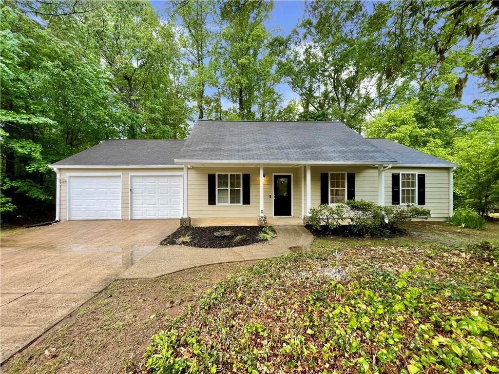 6026 Woodcreek Drive, Woodstock, Georgia image 2