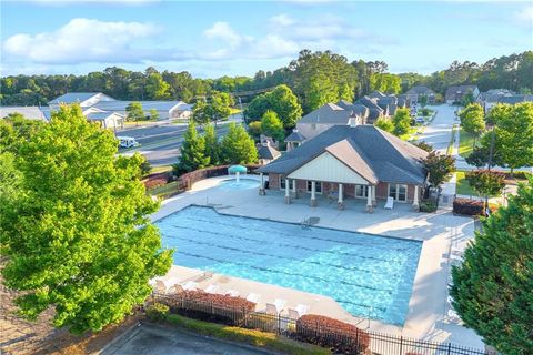 A home in Dacula