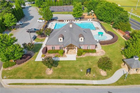 A home in Dacula