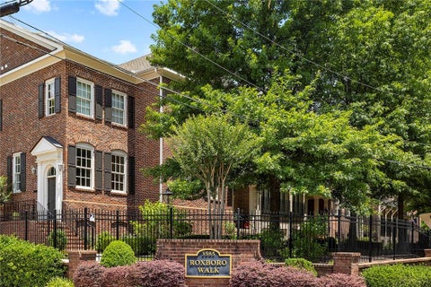 Townhouse For Rent - 3585 Roxboro Road #6<br/> Atlanta, GA 30326