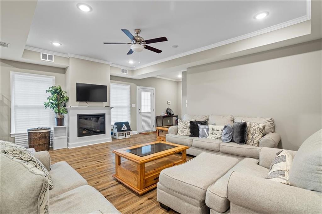 212 Huntington Shoals Drive