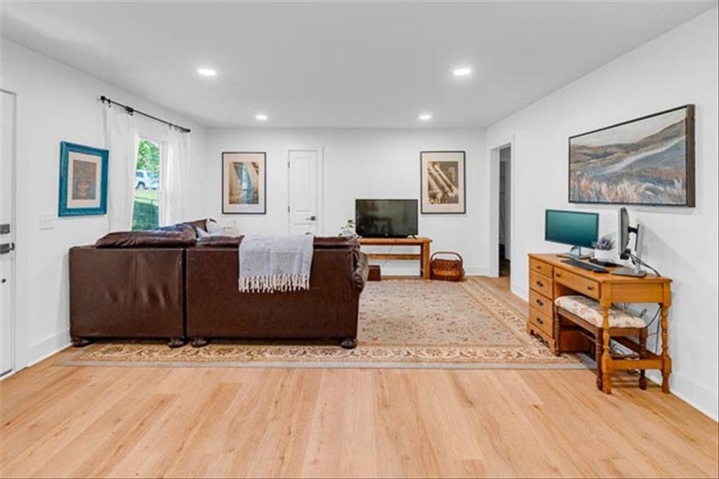 705 STEWART Circle NW