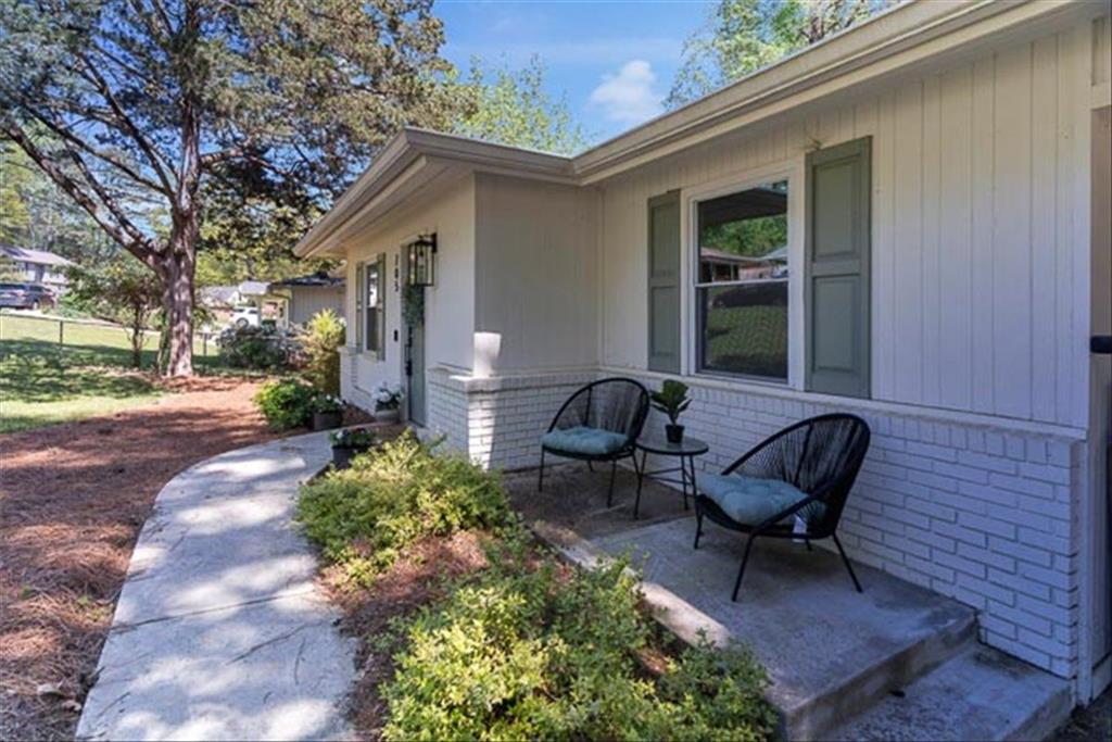 705 STEWART Circle NW