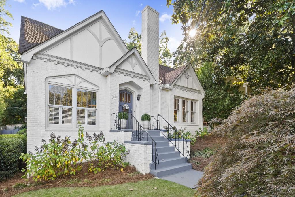 1261 Stillwood Drive NE