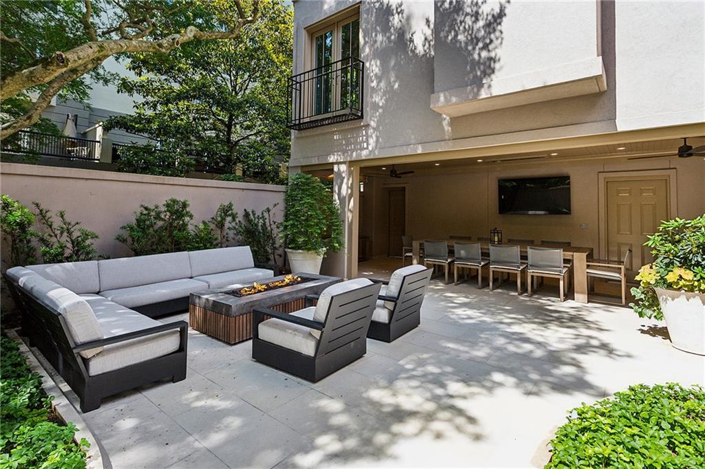 2525 Peachtree Road NE 32