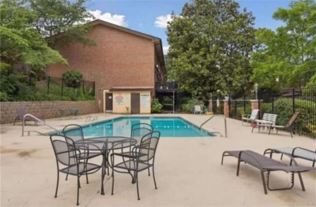 2518 Bradford Square NE