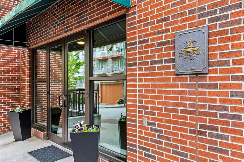 115 W Peachtree Place NW 304