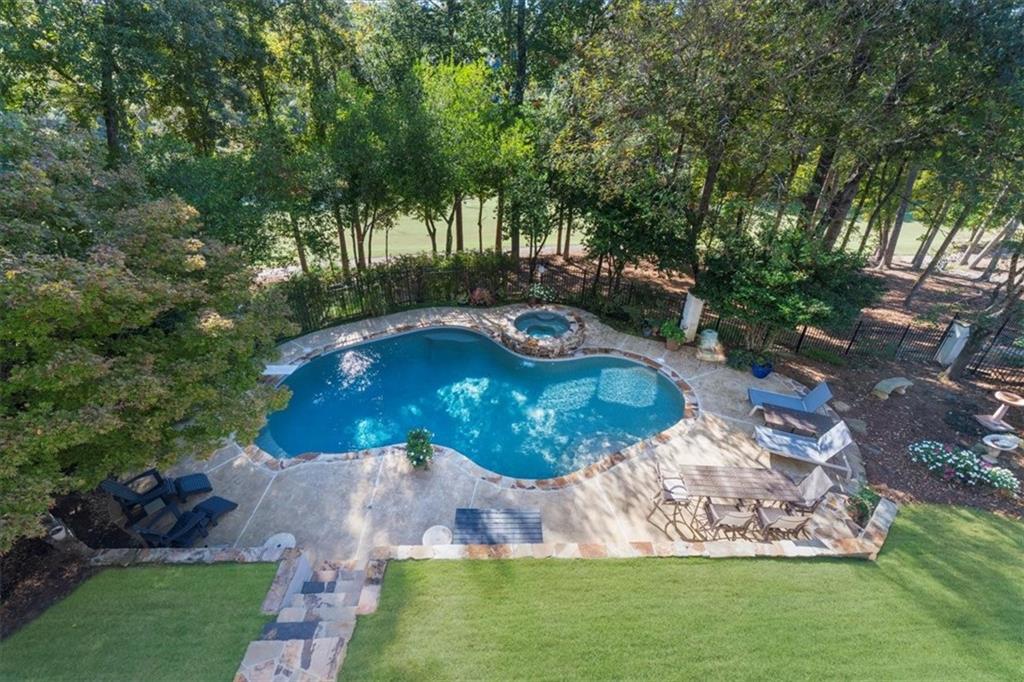7025 Blackthorn Lane