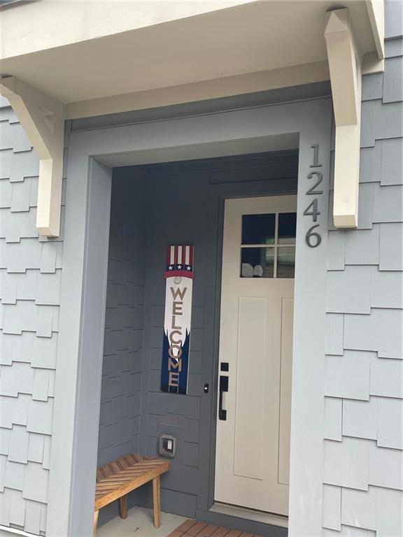 Amazing opportunity to lease this 4 bedroom and 3.5 bathroom, 3-story townhome. Designer interior finishes, High ceilings, and wide plank floors throughout. Enter the main level and find full bedroom with walk-in closet and bath. The second level is an entertainers dream with a spacious kitchen. Hang out around the large kitchen island. The kitchen offers a walk-in pantry, desk, open dining area, and large living area. The top level boasts a spacious Owner’s suite with a large walk-in closet and double vanity bathroom tile shower with glass door plus 2 additional bedrooms sharing an additional bath. Enjoy the outdoors in the community amenities that include a shaded grilling station, dining tables, hang out area ,and fenced dog run. Enjoy nearby shopping, restaurants, and entertainment and about a mile away is the BeltLine Eastside Trail.