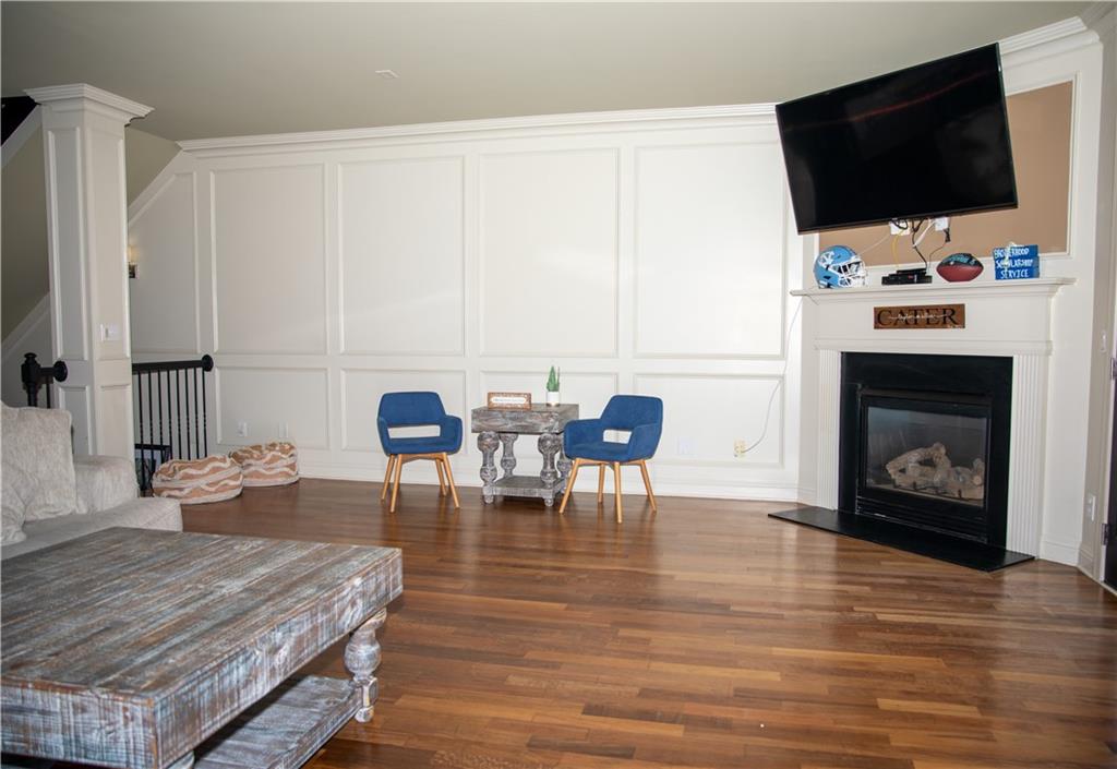 Photo 6 of 26 of 9931 MANCUNIAN Way townhome
