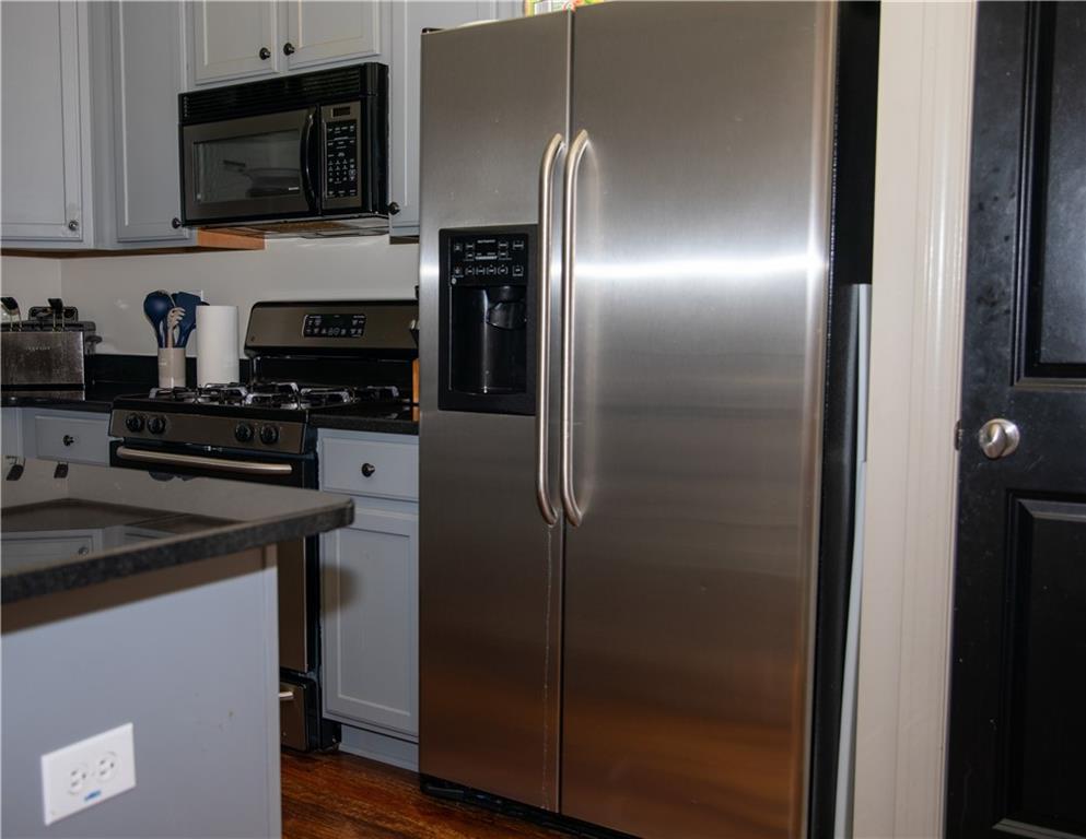 Photo 8 of 26 of 9931 MANCUNIAN Way townhome