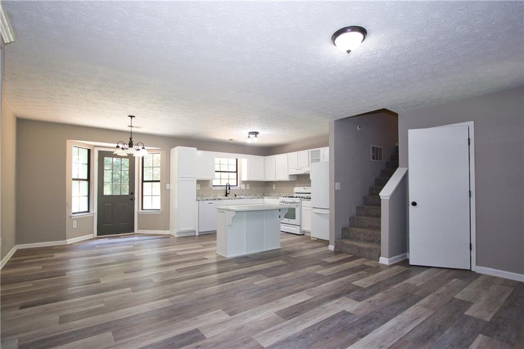 4685 Barnes Court