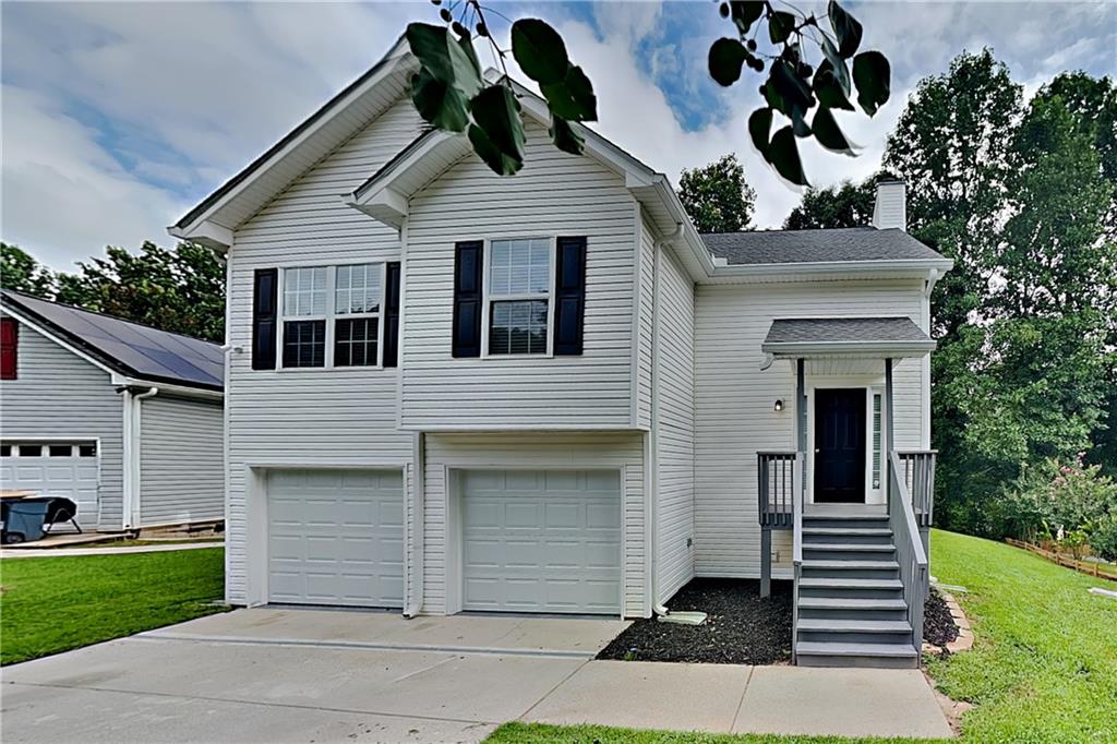 Charming 4 bed, 3 bath, 2,287 sqft home in Sugar Hill! Open kitchen concept with updated counters and a spacious living room. Primary suite with attached bathroom. Spacious backyard, great for gatherings! Pets accepted on a case by case basis. Additional admin fees apply. The Fireplace is decorative. Schedule your showing today! This home is as-is.
This home may be located within a Homeowners Association (HOA) community. If so, residents will be responsible for adhering to all HOA rules and regulations. Please contact your agent or landlord's agent for more information.