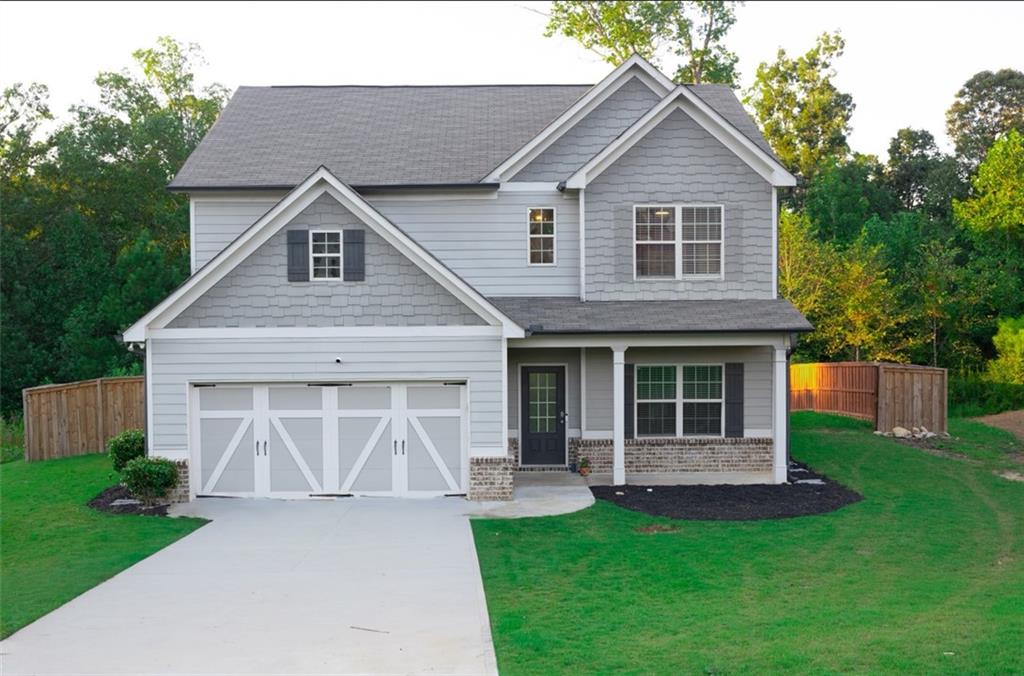 BEAUTIFUL 2 STORY HOME WITH OPEN FLOORPLAN. SPACIOUS FAMILY ROOM OPEN TO THE KITCHEN WITH HARDWOOD FLOORS AND SEPERATE FORMAL LIVING ROOM. THE KITCHEN FEATURES GRANITE COUNTERTOPS WITH TILE BACKSPLASH AND LARGE CENTER ISLAND. MASTER SUITE COMPLETE WITH MASTER BATHROOM THAT FEATURES DOUBLE VANITIES AND WALK IN CLOSET. LOCATED IN A BEAUTIFUL COMMUNITY WITH GREAT SCHOOLS. THE HOME IS LOCATED ON A WOODED CUL DE SAC LOT.