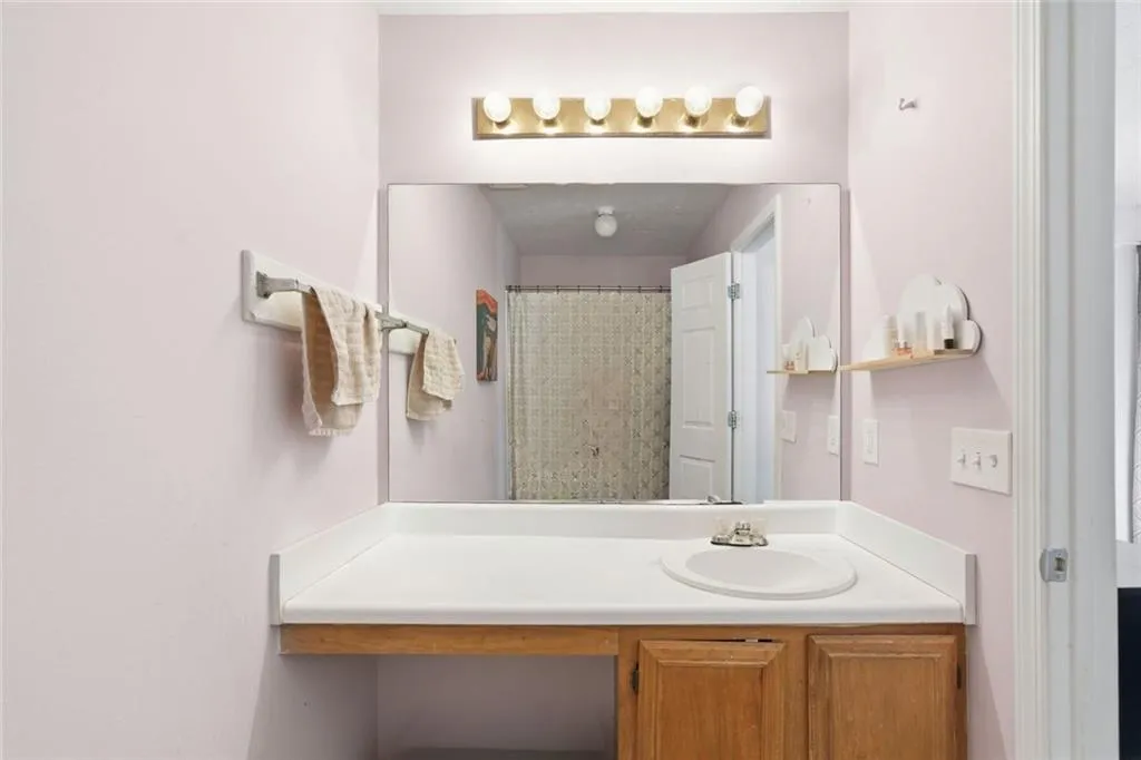 Acworth, Georgia 30101, United States, 2 Bedrooms Bedrooms, ,3 BathroomsBathrooms,Residential,Active,243335